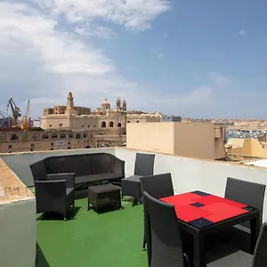 Holiday home Traditional & Modern Maltese Townhouse - Rooftop Terrace And Sea Views, Close To Birgu Waterfront, Cospicua